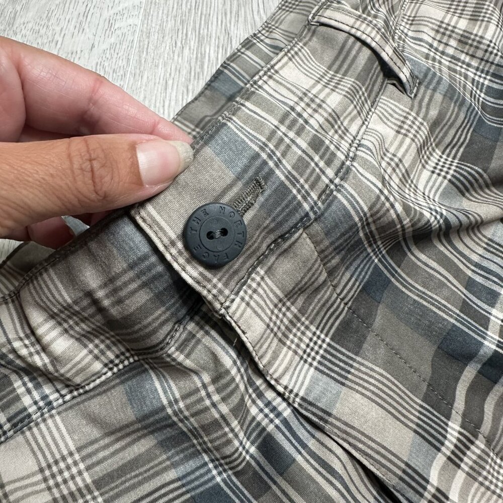 North Face Shorts Mens 40 Green Black Plaid Hiking Outdoor Cargo Performance Zip - Picture 5 of 11